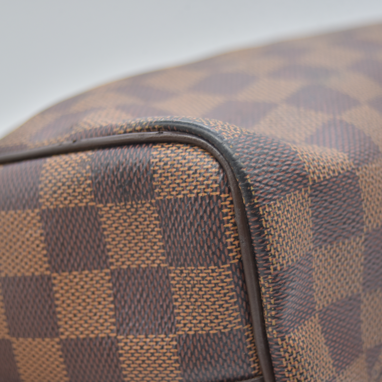 $1980 LOUIS VUITTON Damier Ebene Speedy Bandouliere 25 AA0221