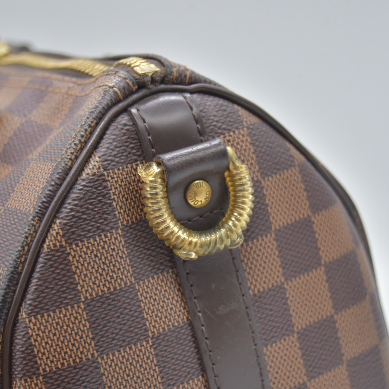 $1980 LOUIS VUITTON Damier Ebene Speedy Bandouliere 25 AA0221