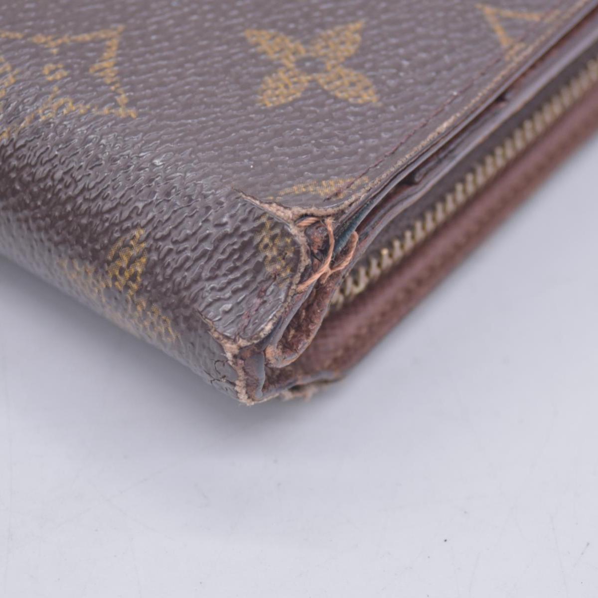 $750 1999 Louis Vuitton Porte Papier Monogram Wallet SP0999 CONSIGNMENT 10021038