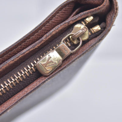 $750 1999 Louis Vuitton Porte Papier Monogram Wallet SP0999 CONSIGNMENT 10021038