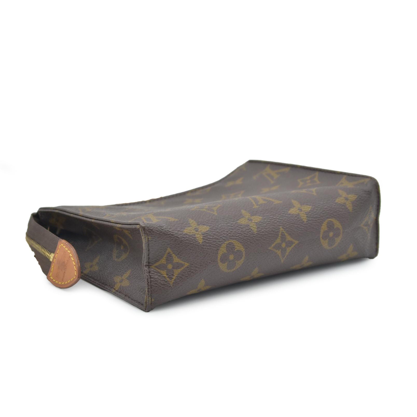 $740 Louis Vuitton Monogram Toiletry Pouch 19 CONSIGNMENT