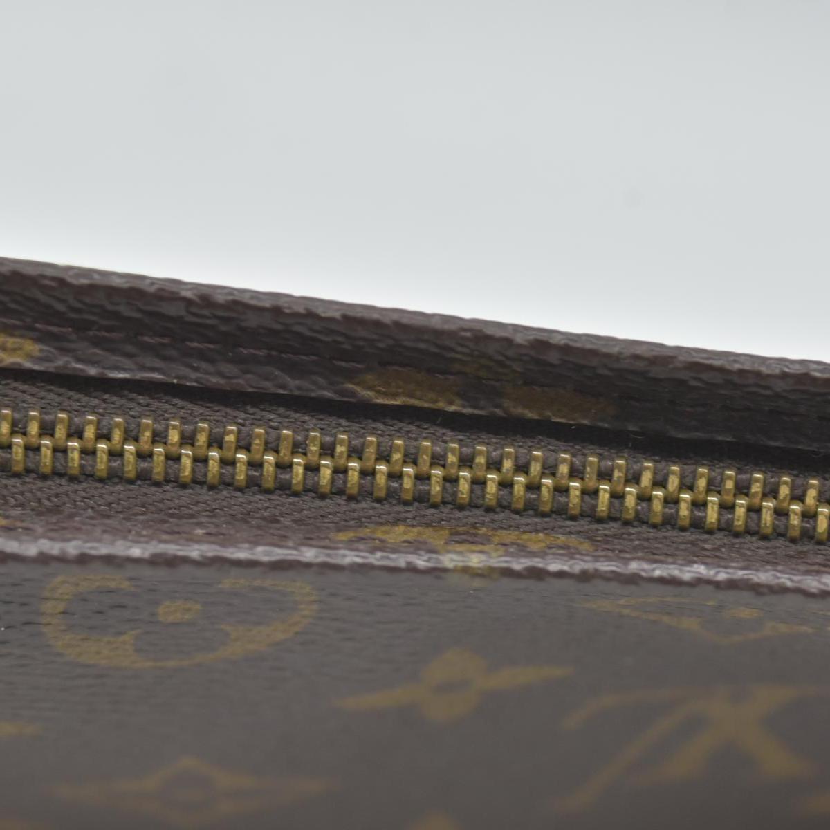 $740 Louis Vuitton Monogram Toiletry Pouch 19 CONSIGNMENT