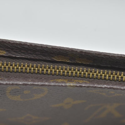 $740 Louis Vuitton Monogram Toiletry Pouch 19 CONSIGNMENT
