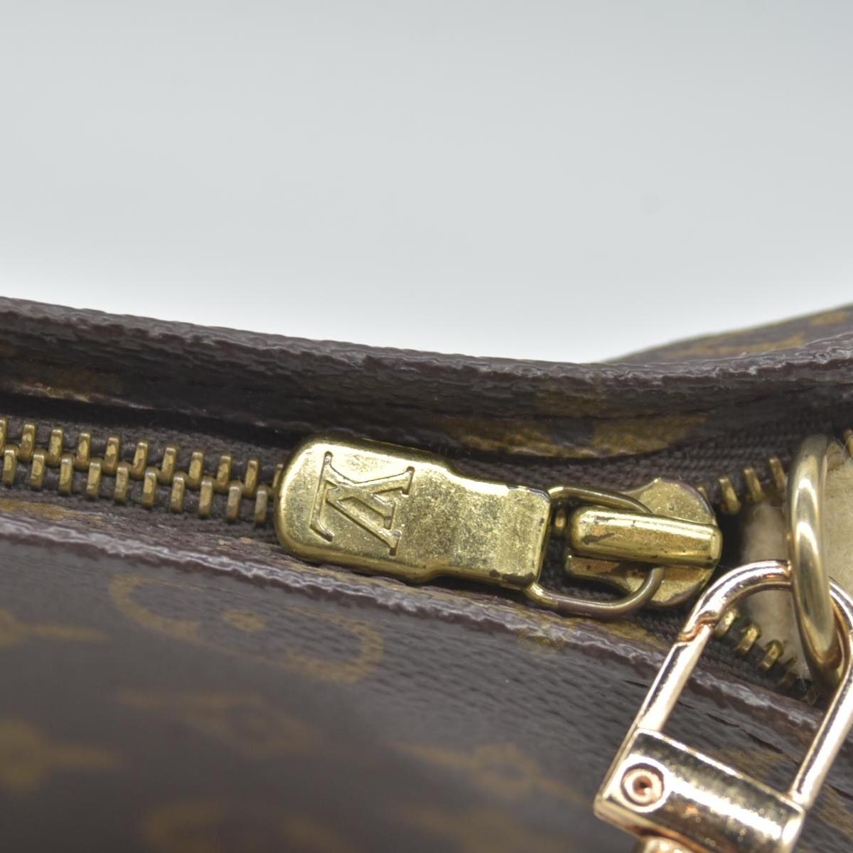 $740 Louis Vuitton Monogram Toiletry Pouch 19 CONSIGNMENT