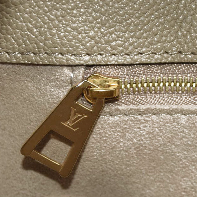 Louis Vuitton  Empreinte Monogram Giant Onthego MM Tourterelle RFID