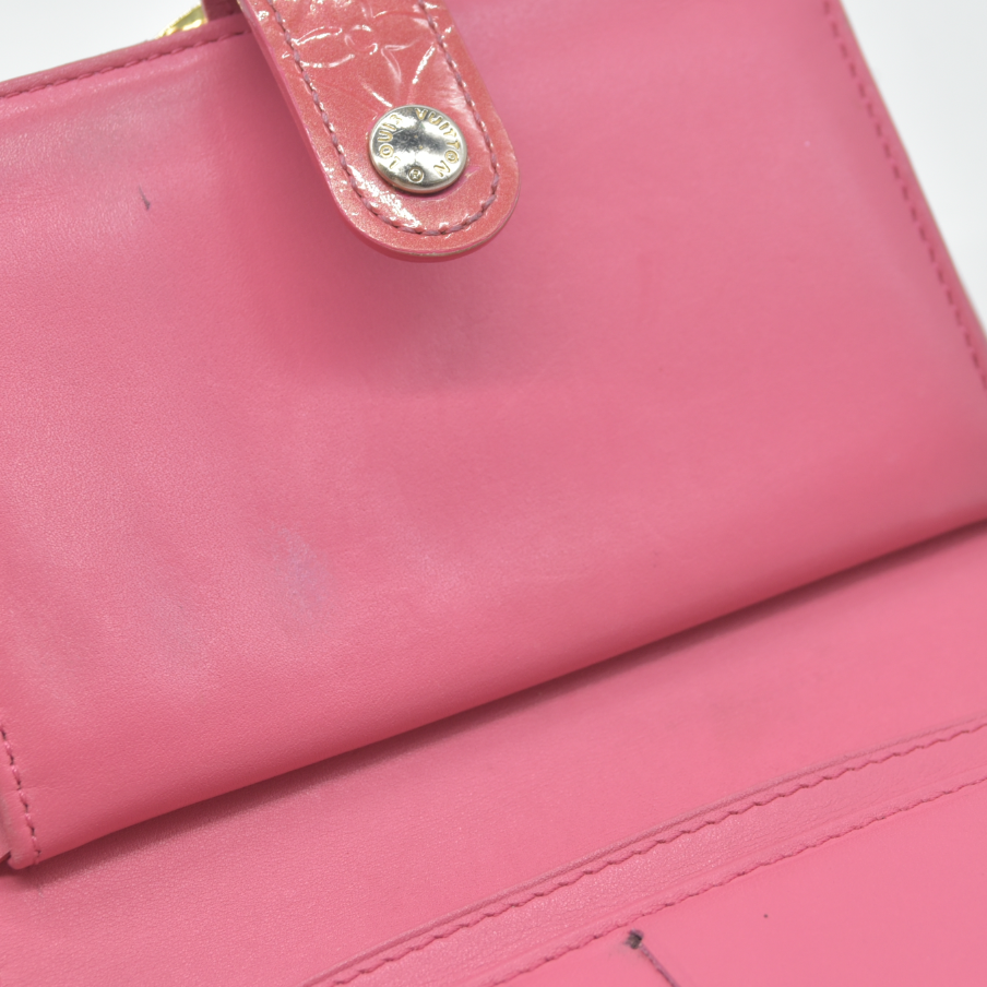 $935 LOUIS VUITTON Monogram Vernis Porte Monnaie Billets Viennois wallet