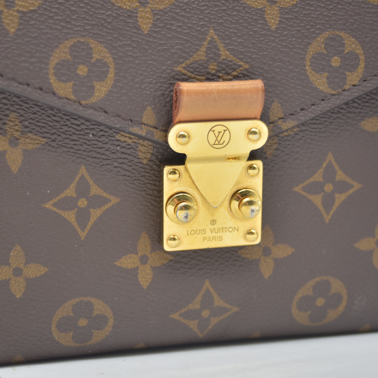 $2840 2020 Louis Vuitton Monogram Pochette Metis GI1290