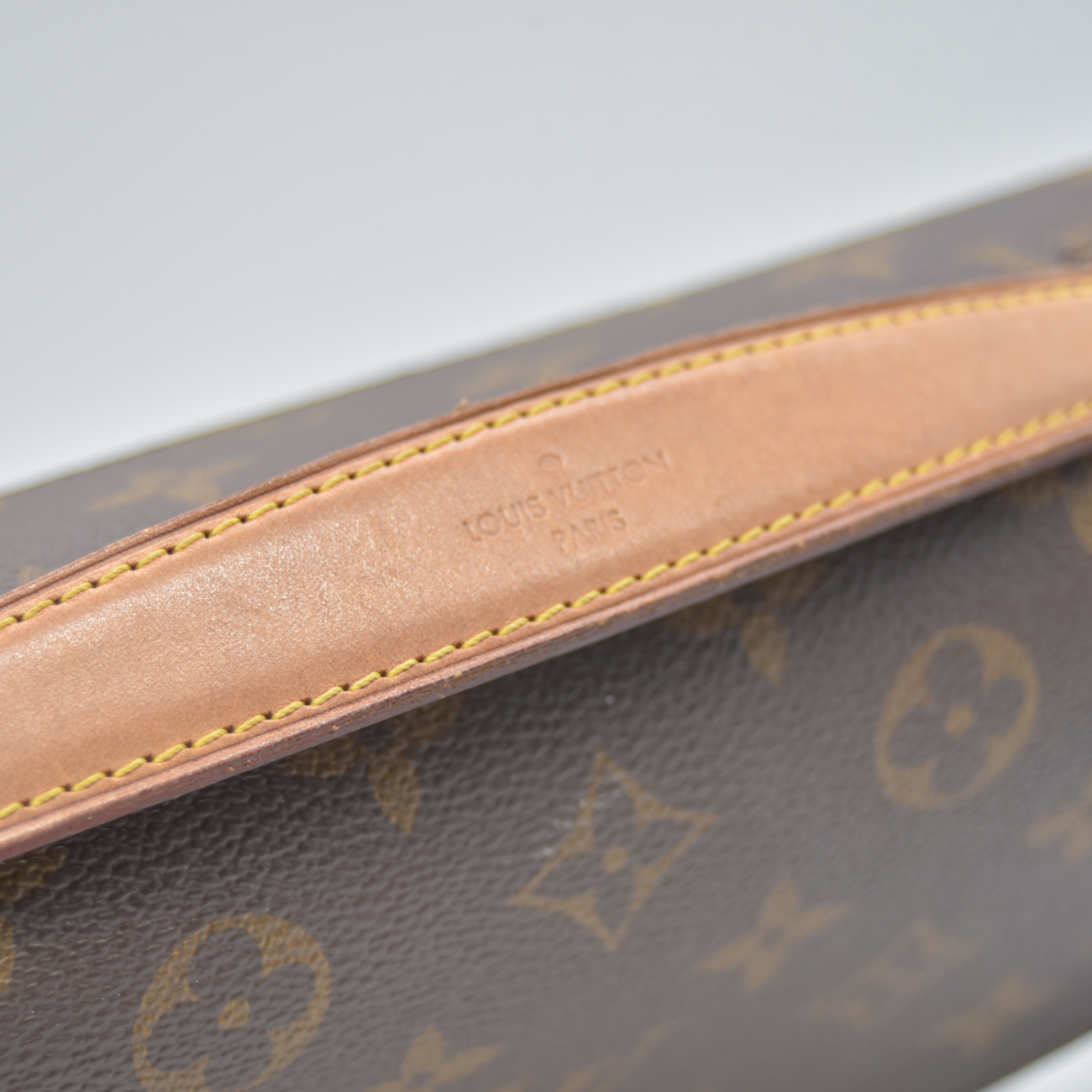 $2840 2020 Louis Vuitton Monogram Pochette Metis GI1290