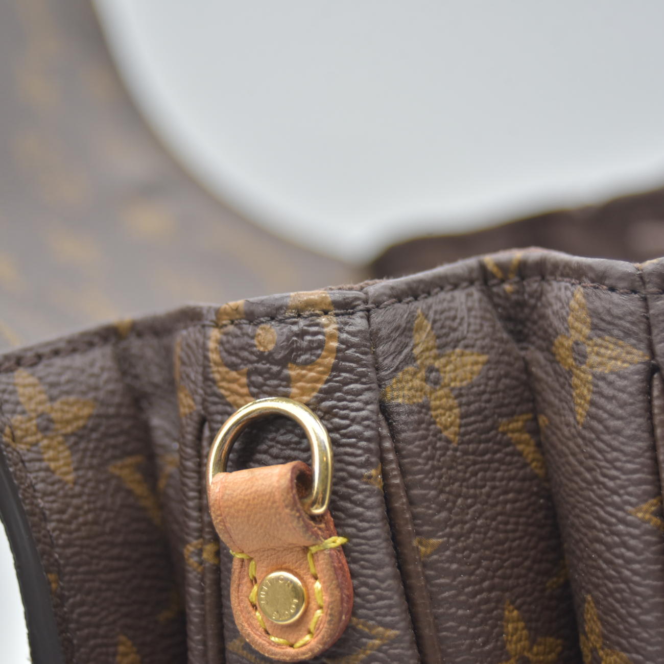 $2840 2020 Louis Vuitton Monogram Pochette Metis GI1290
