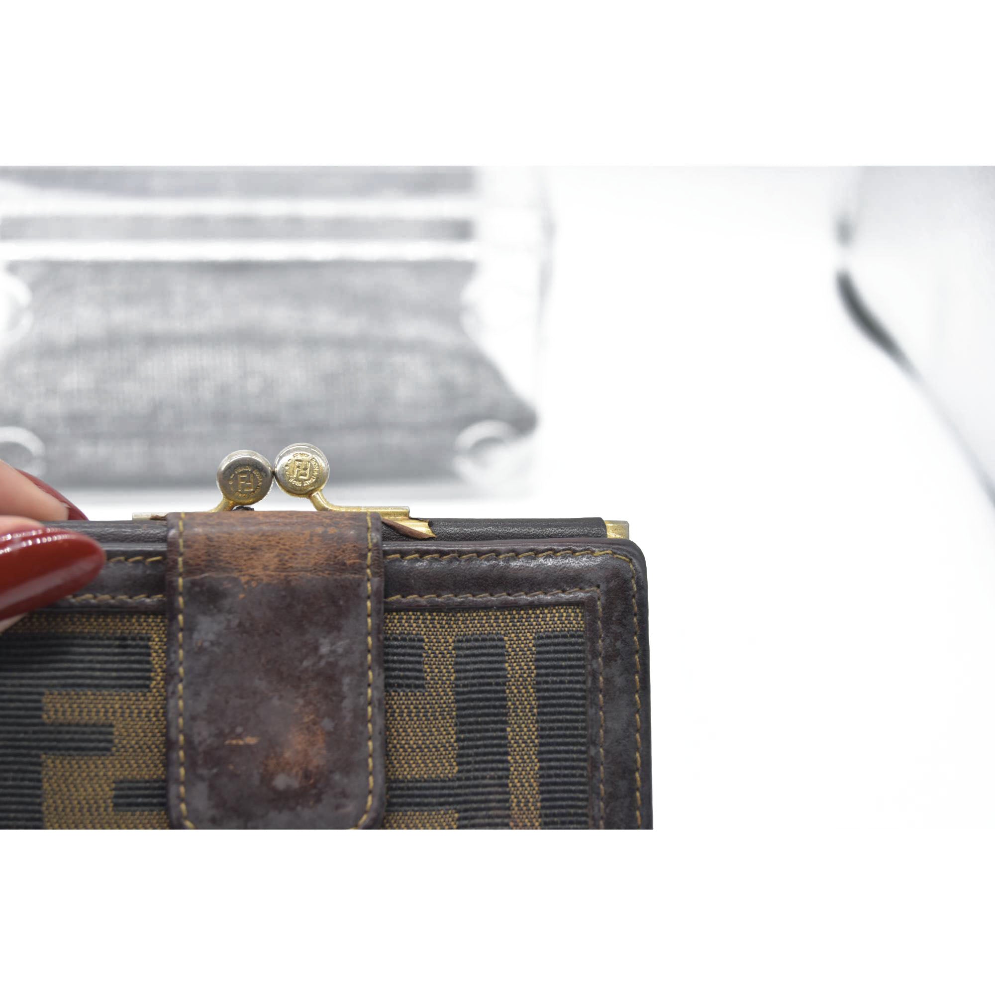 $395 Fendi Vintage Kiss Lock French Wallet