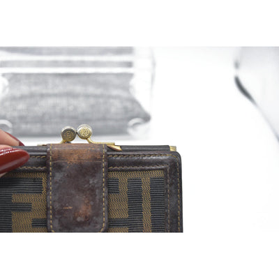 $395 Fendi Vintage Kiss Lock French Wallet