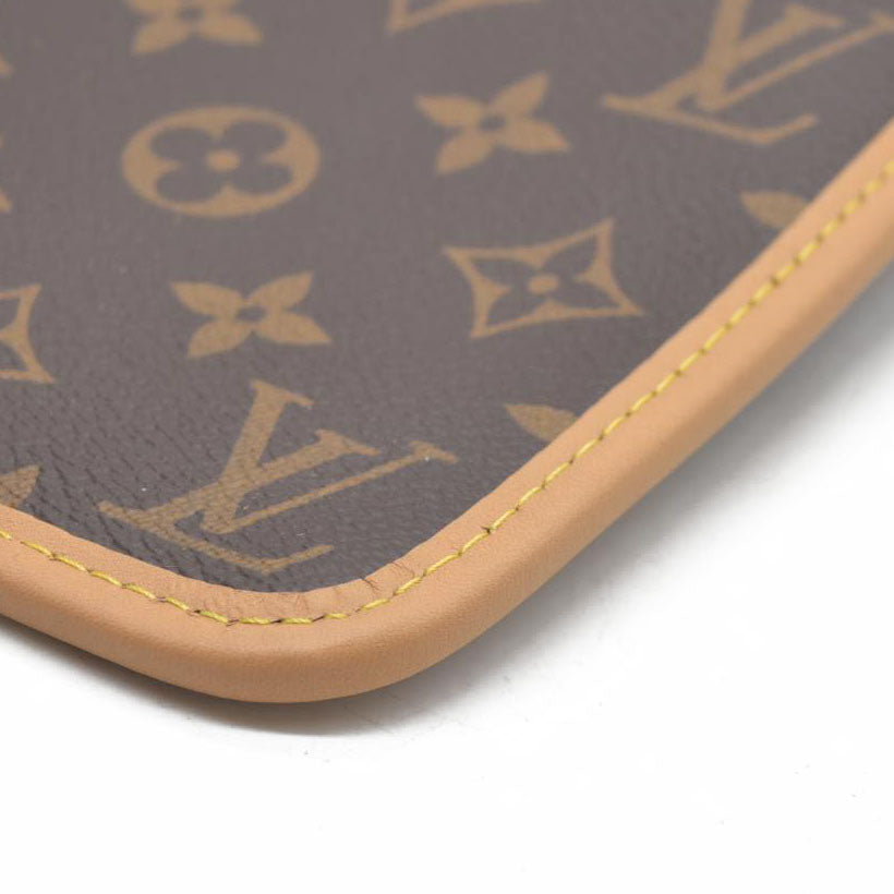 AUCTION Louis Vuitton Monogram Carryall PM Pochette