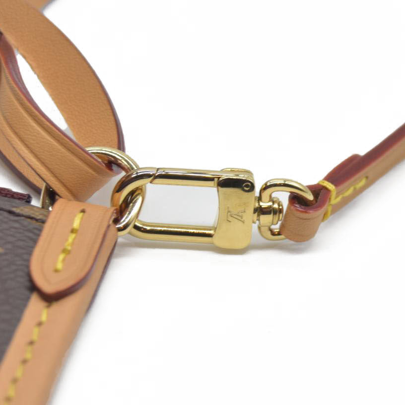 AUCTION Louis Vuitton Monogram Carryall PM Pochette