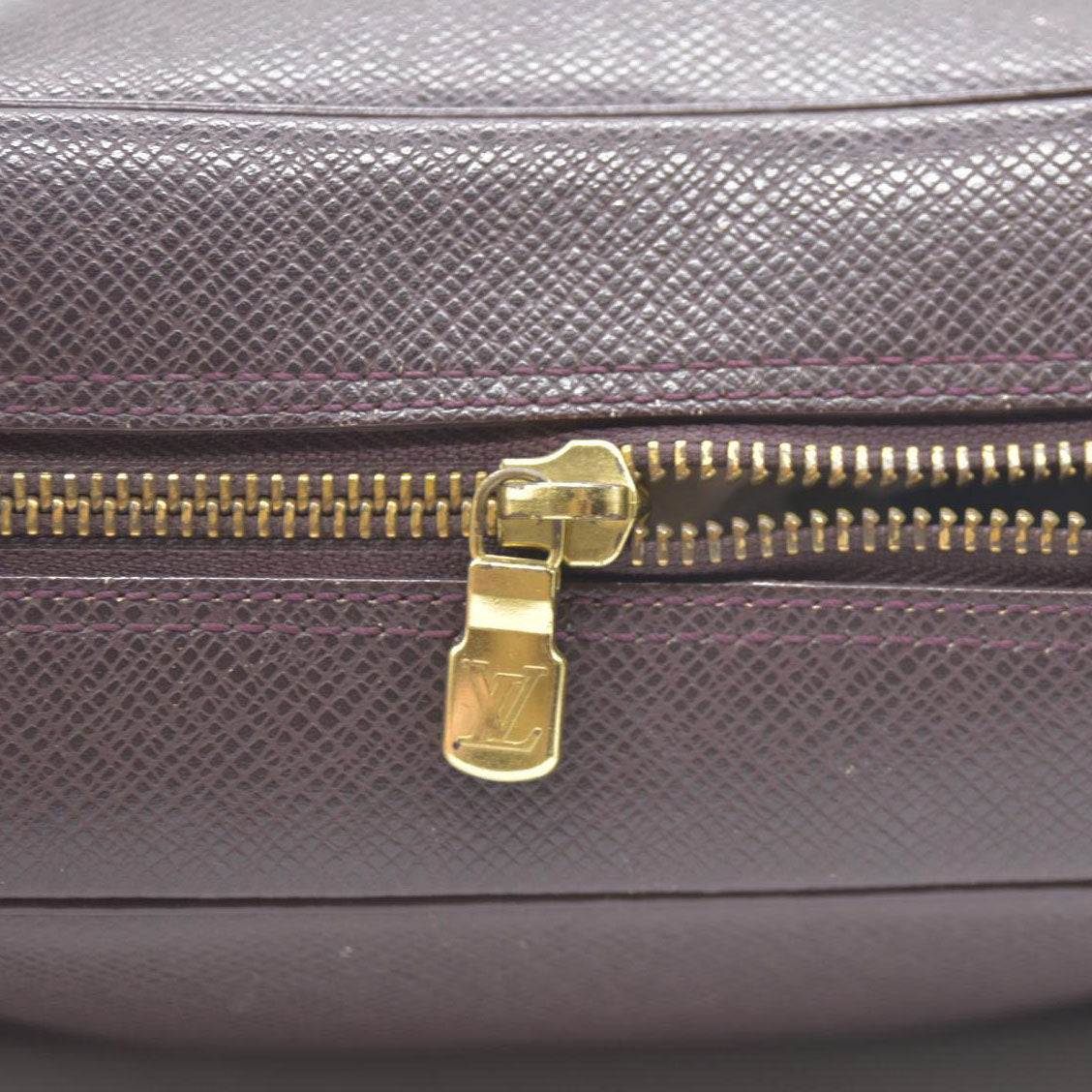 Louis Vuitton  Taiga Trousse Toilette PM Acajou