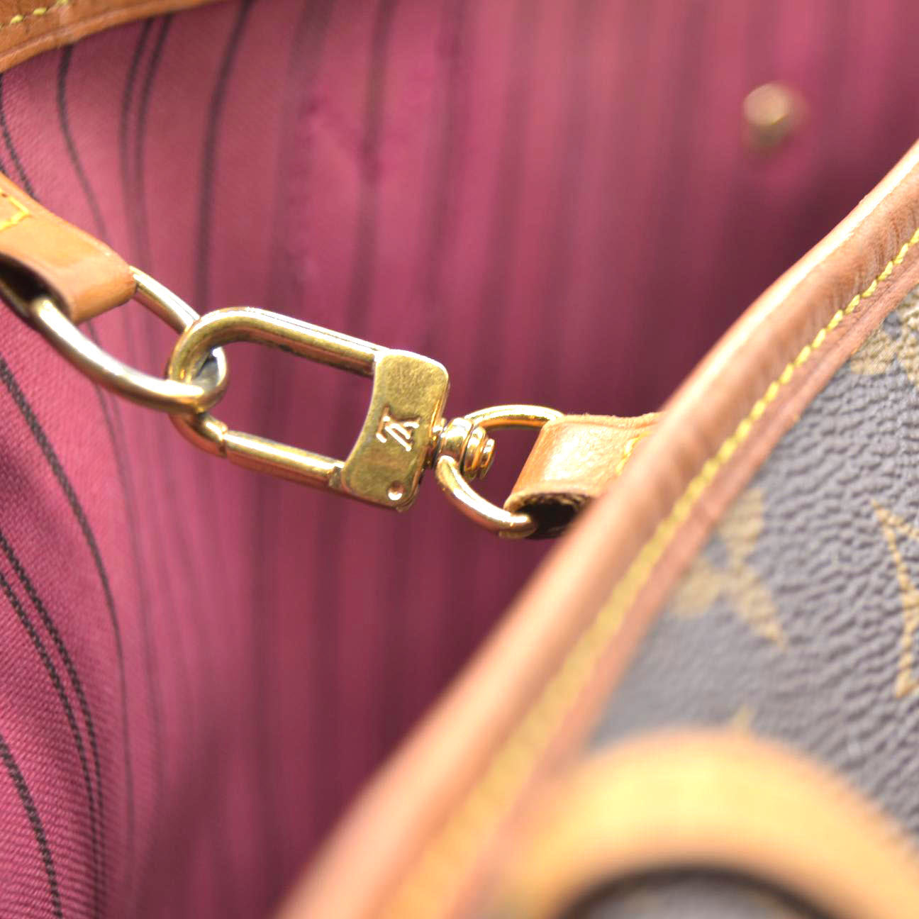 $2170 Louis Vuitton  Monogram Neo Neverfull MM Fuchsia AR5105