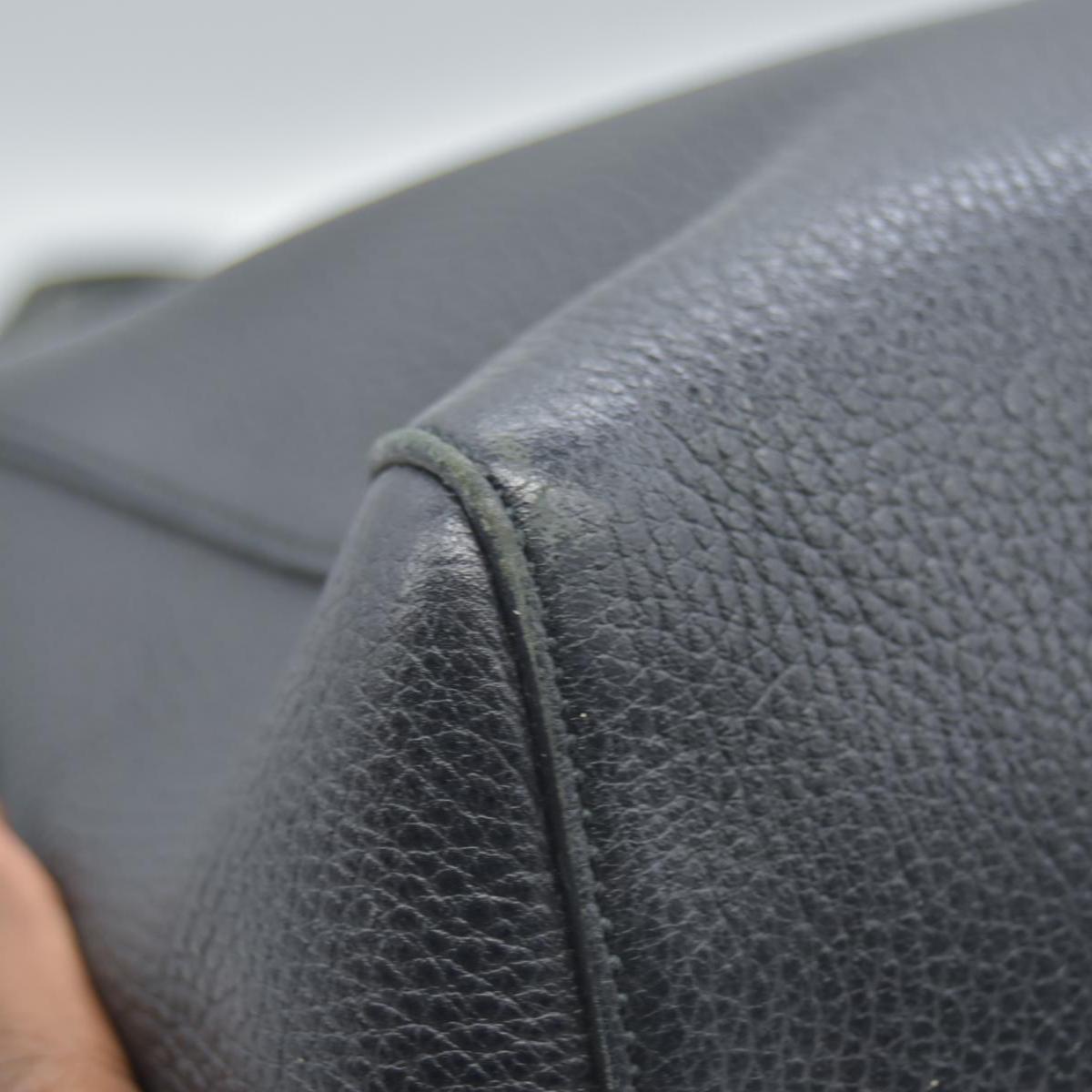 $1100 Gucci Pebbled Calfskin Small Swing Tote Black