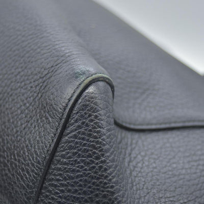 $1100 Gucci Pebbled Calfskin Small Swing Tote Black
