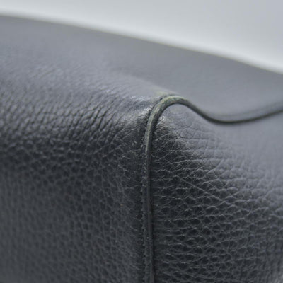 $1100 Gucci Pebbled Calfskin Small Swing Tote Black