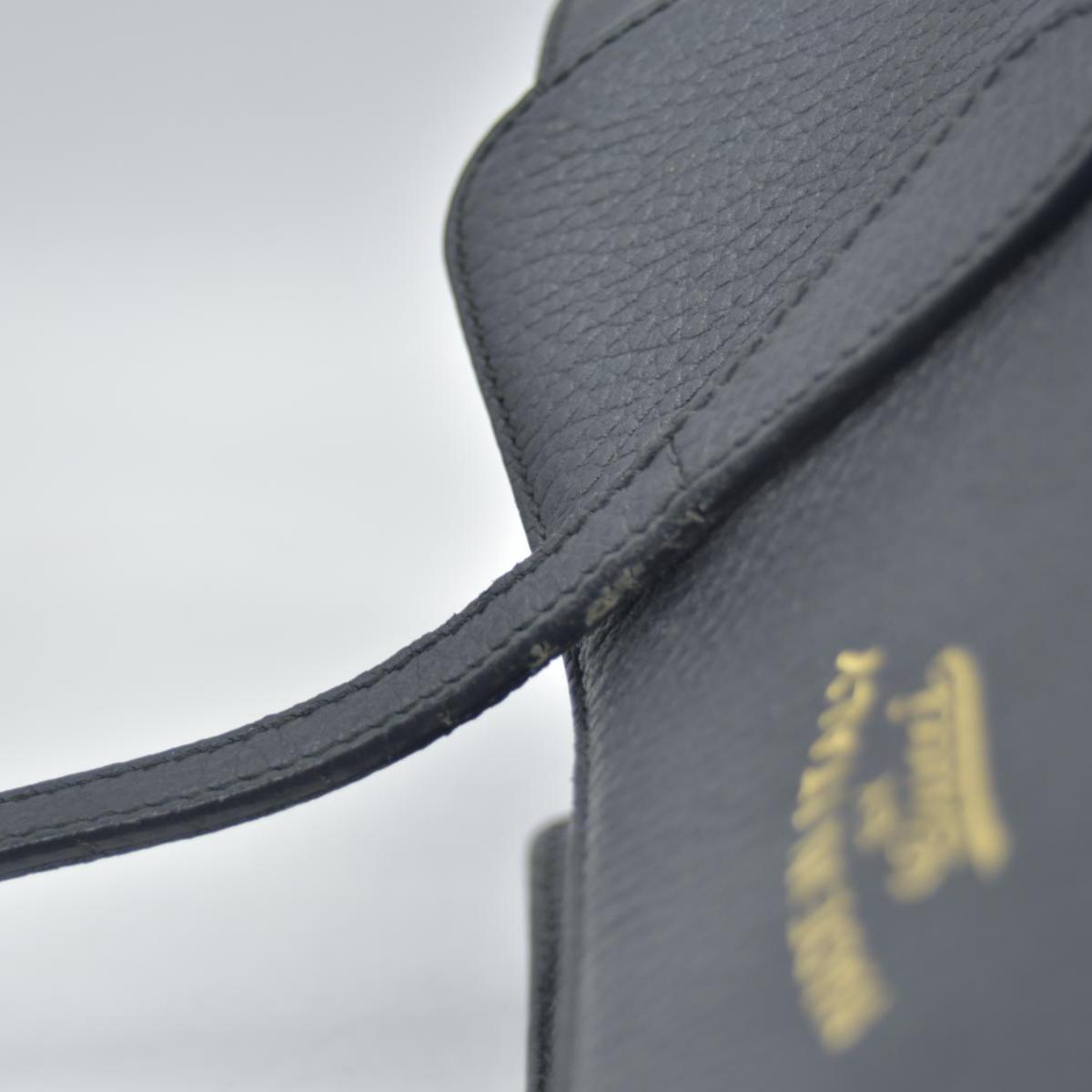 $1100 Gucci Pebbled Calfskin Small Swing Tote Black