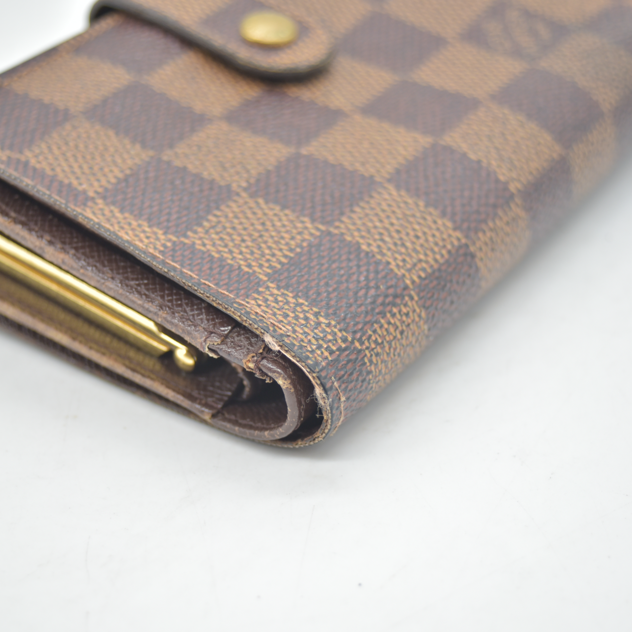 $750 2003 Louis Vuitton Damier Ebene Kisslock French Wallet MI0043