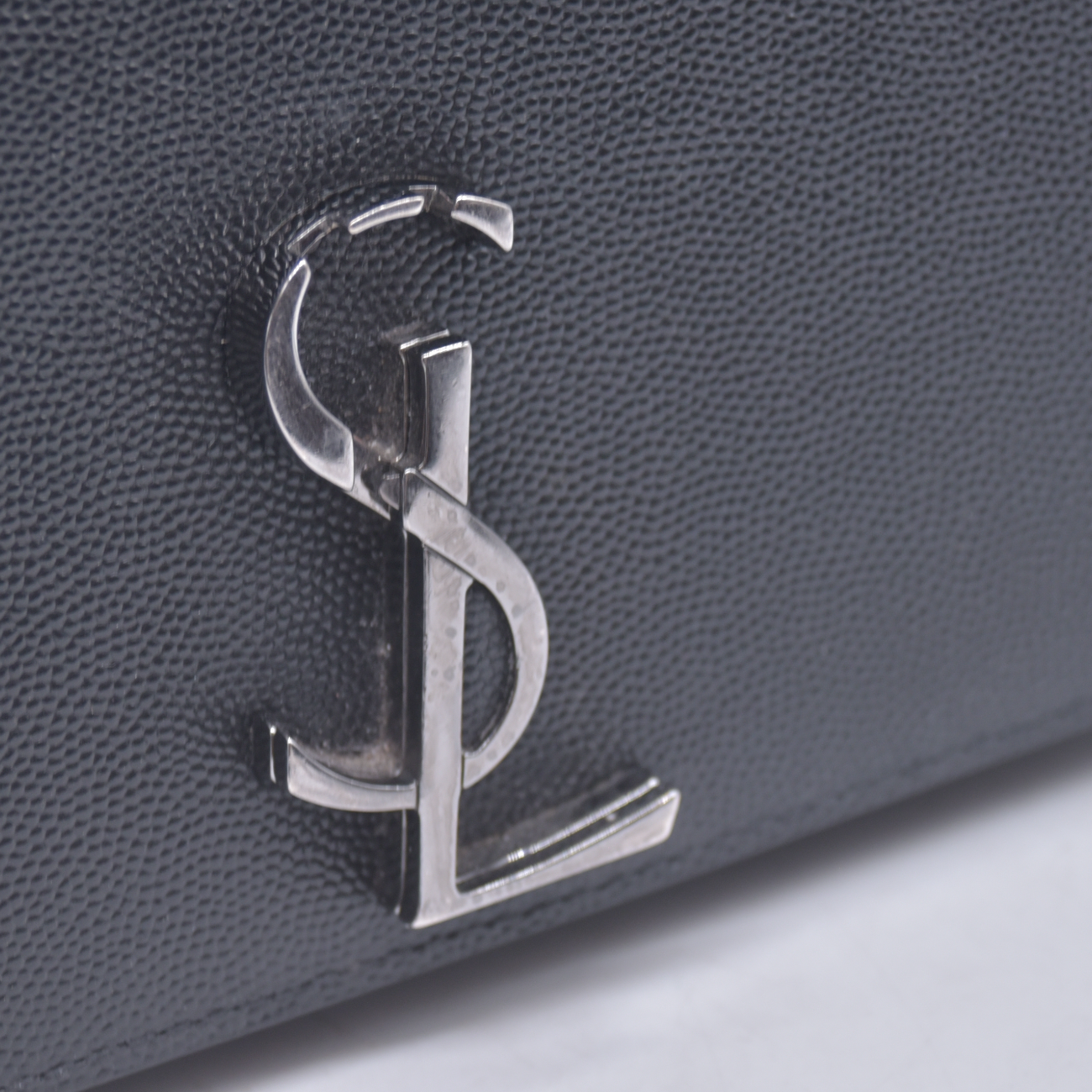 $2850 2019 SAINT LAURENT Grain De Poudre Monogram Cassandra Clasp Bag Black 10021090