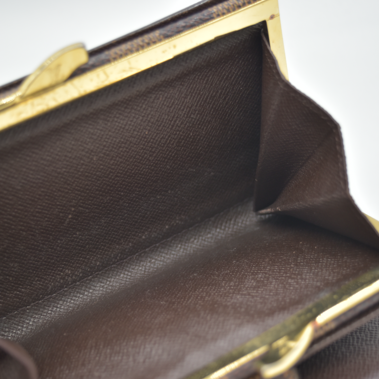 $750 2003 Louis Vuitton Damier Ebene Kisslock French Wallet MI0043
