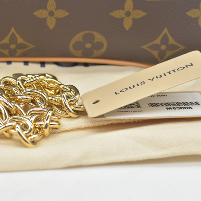 $1890 Louis Vuitton Monogram Liv Pochette RFID Like New