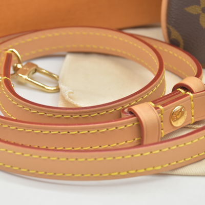 $1890 Louis Vuitton Monogram Liv Pochette RFID Like New