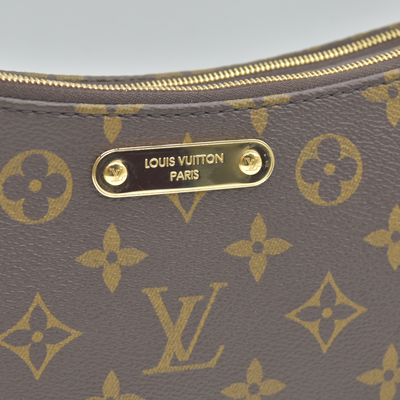 $1890 Louis Vuitton Monogram Liv Pochette RFID Like New