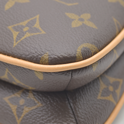 $1890 Louis Vuitton Monogram Liv Pochette RFID Like New