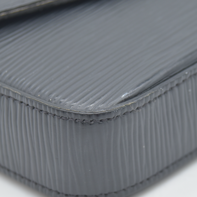 LOUIS VUITTON  Epi Pochette Felicie Black  Noir $1720