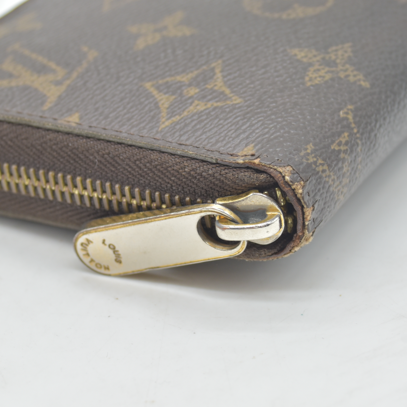 $915 2010 LOUIS VUITTON Monogram Zippy Wallet Brown CA2130