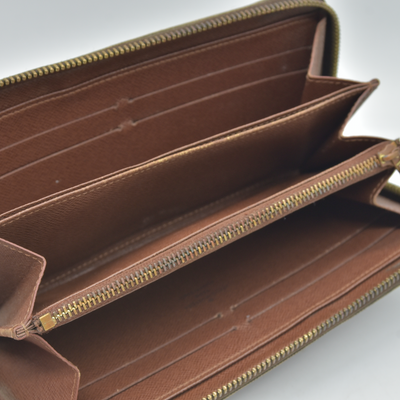 $915 2010 LOUIS VUITTON Monogram Zippy Wallet Brown CA2130