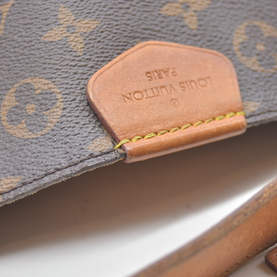 AUCTION $2120 Louis Vuitton  Monogram Graceful MM TX0199