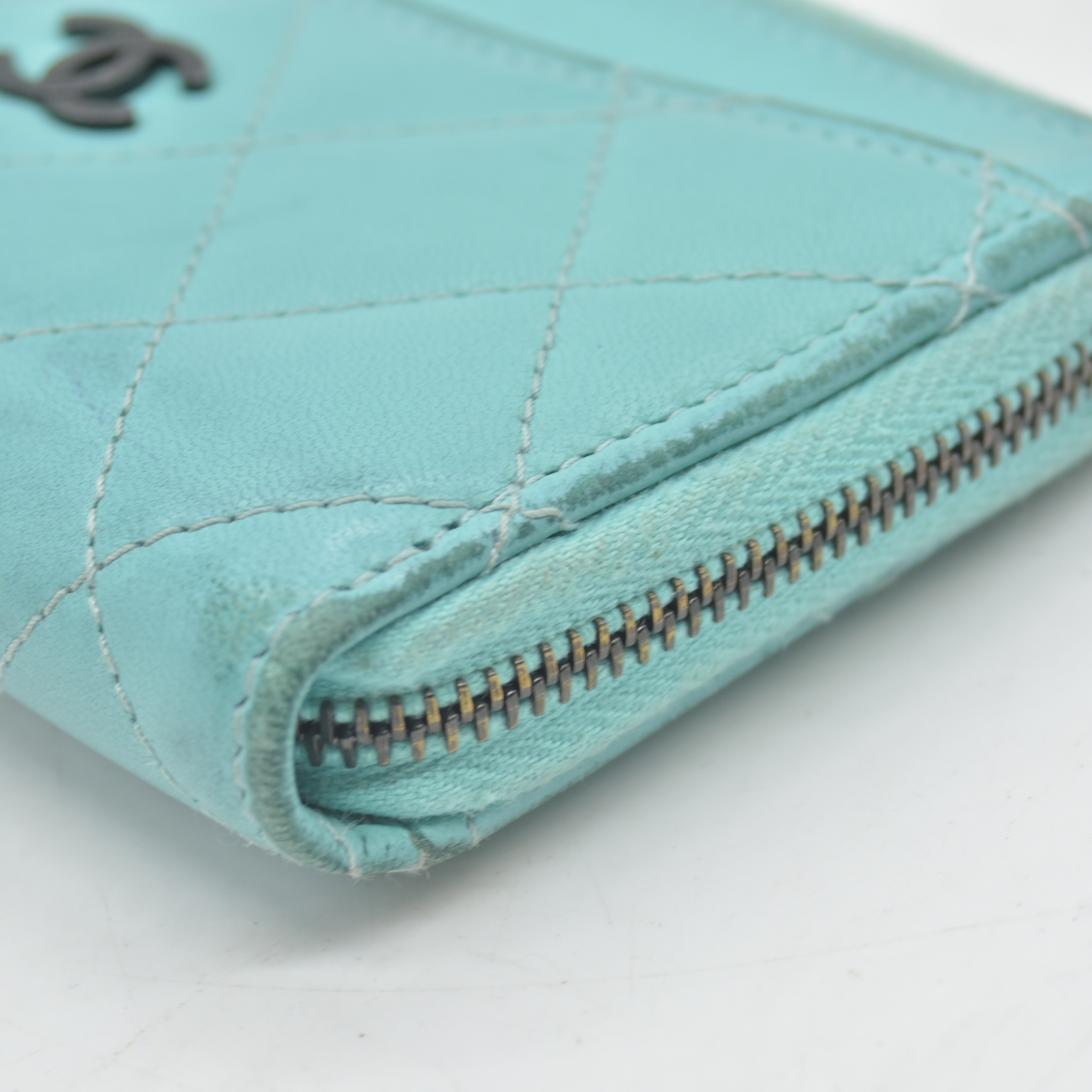 $1050 Chanel Matelasse Card Case Monogram Quilted Zip Around