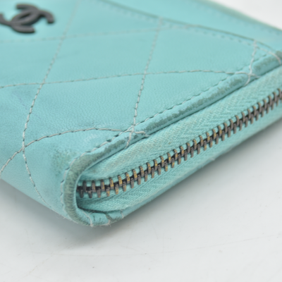 $1050 Chanel Matelasse Card Case Monogram Quilted Zip Around