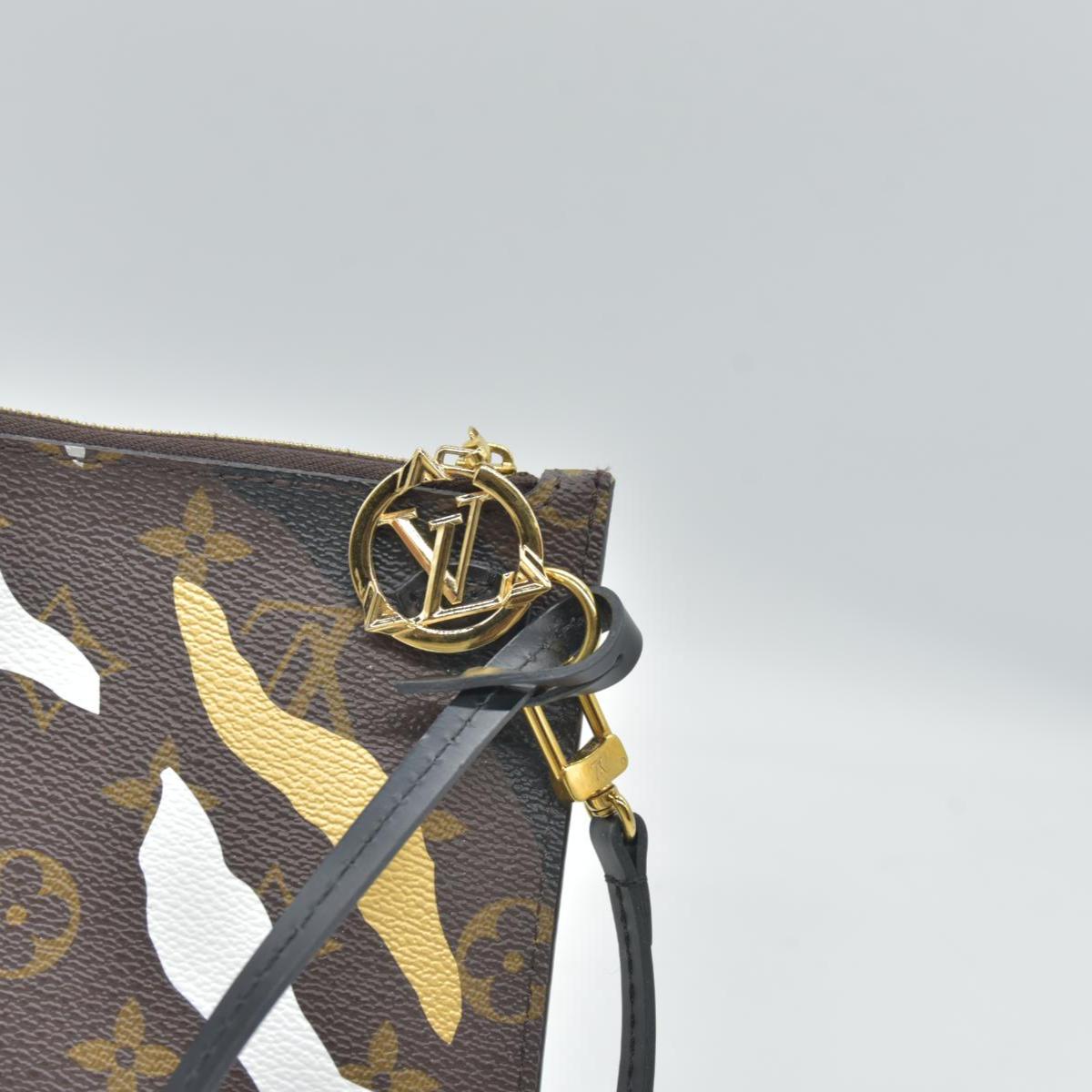 $2550 Louis Vuitton x LoL Monogram Neverfull MM Gold Silver