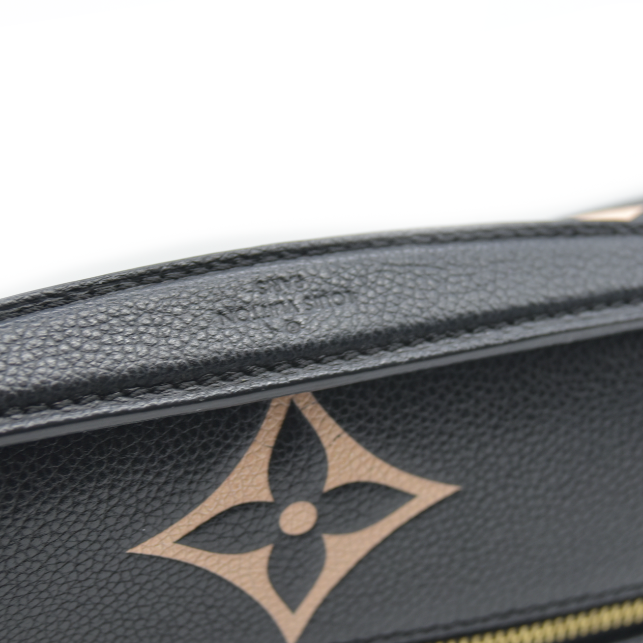 $3300 Louis Vuitton BiColor Pochette Metis Black Cream