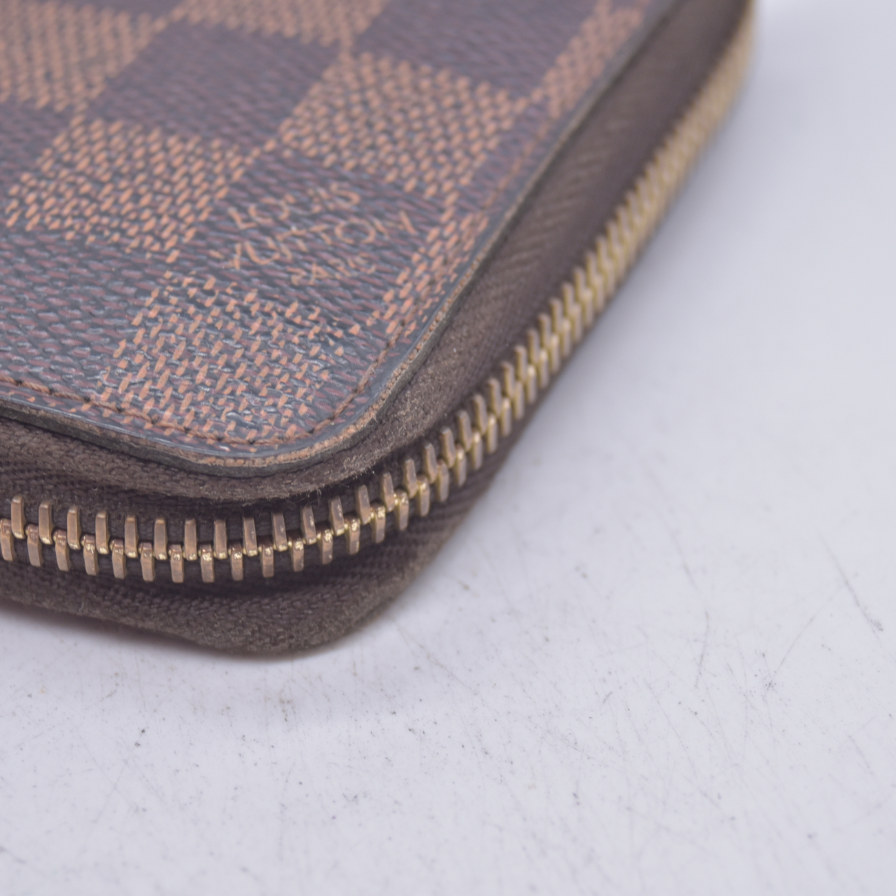$940 2011 Louis Vuitton Damier Ebene Zippy Wallet CA1101 10021153