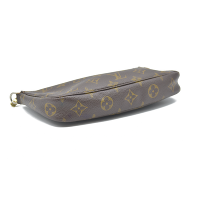 AUCTION $1290 Louis Vuitton Monogram Pochette Accessories AR1011