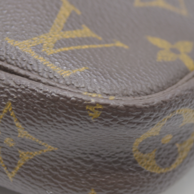AUCTION $1290 Louis Vuitton Monogram Pochette Accessories AR1011