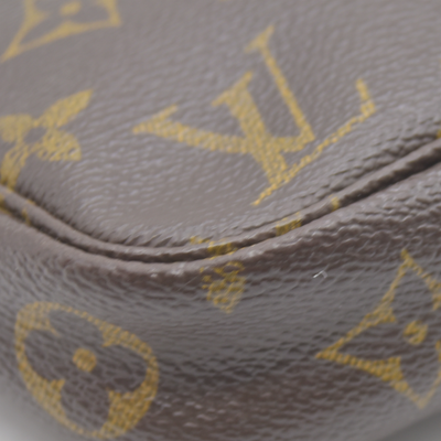 AUCTION $1290 Louis Vuitton Monogram Pochette Accessories AR1011