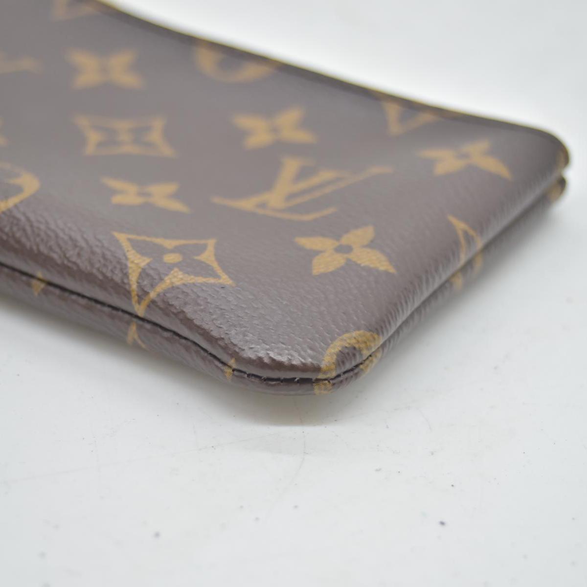 $425 Louis Vuitton Monogram Key Pouch S CONSIGNMENT