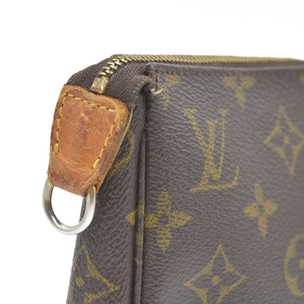 AUCTION $1290 Louis Vuitton Monogram Pochette Accessories AR1011