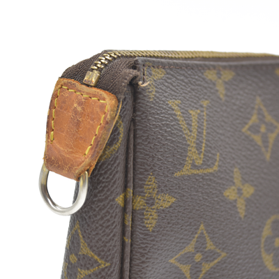 AUCTION $1290 Louis Vuitton Monogram Pochette Accessories AR1011