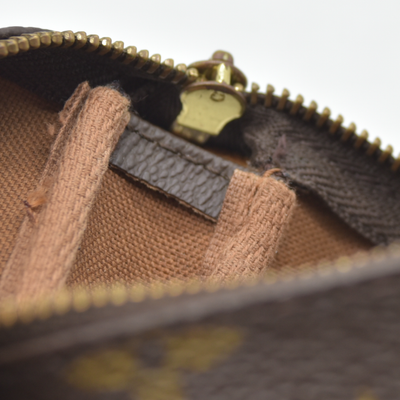 AUCTION $1290 Louis Vuitton Monogram Pochette Accessories AR1011