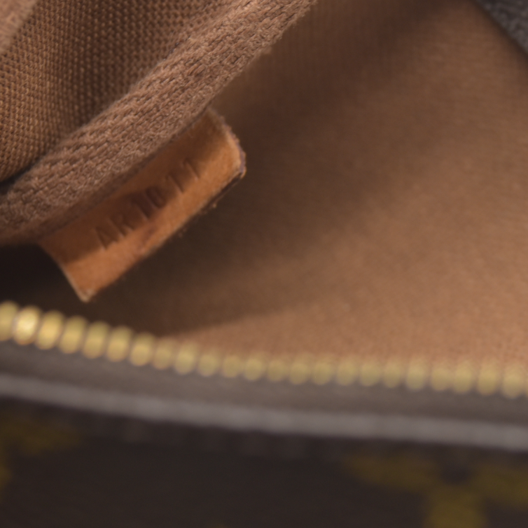 AUCTION $1290 Louis Vuitton Monogram Pochette Accessories AR1011