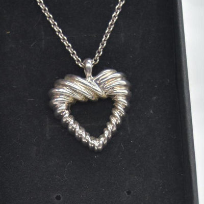 $390 Tiffany & Co. Twisted Heart Pendant Necklace Sterling Silver CONSIGNMENT