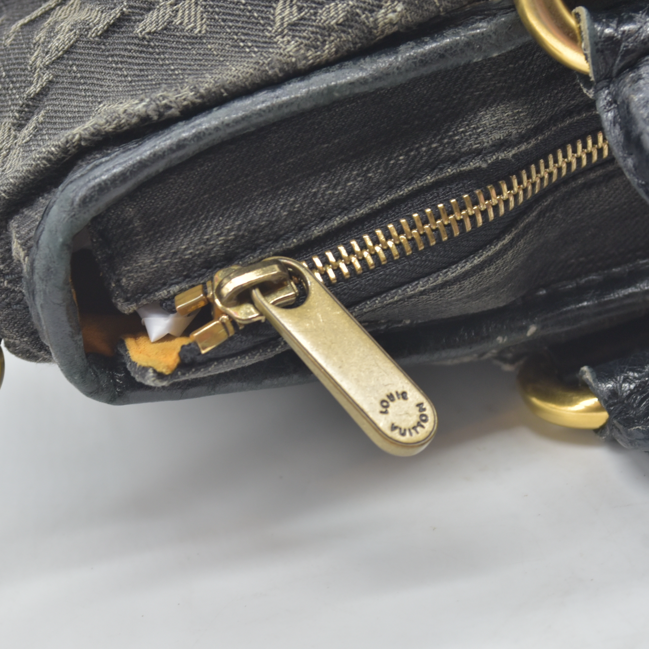 $1965 2007-2009  Louis Vuitton Denim Neo Cabby MM Black