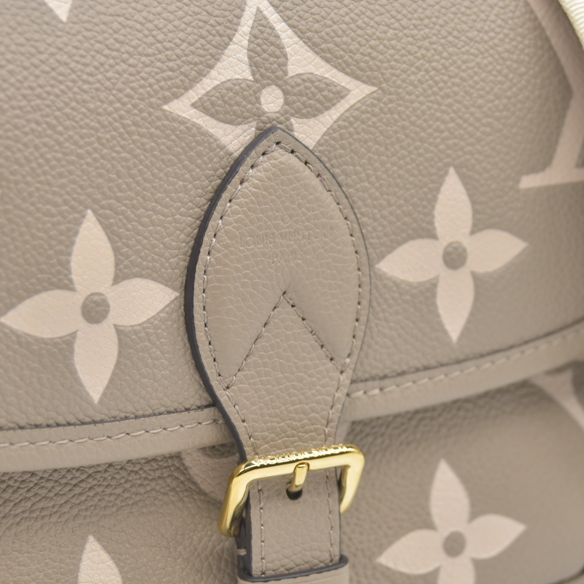 $3050 LOUIS VUITTON Empreinte Giant Monogram Diane Tourterelle Creme RFID